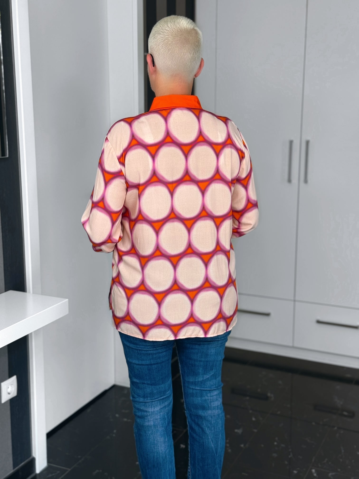 Emily van den Bergh-Bluse-8619-154409-390-8-min Emily van den Bergh Bluse Maxi-Dot in sand-orange – Ansicht 8