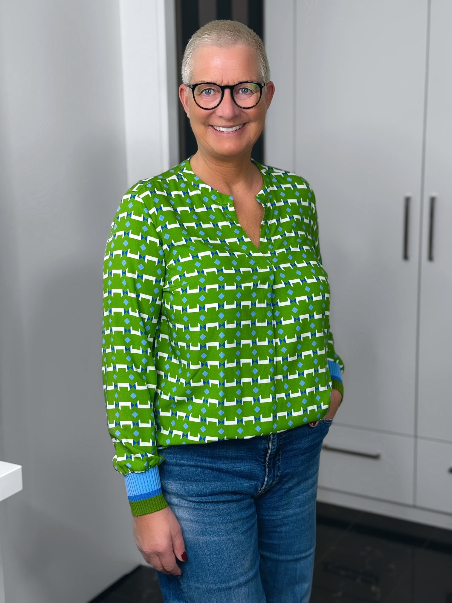 Emily van den Bergh-Bluse-8853-154520-590-2-min Emily van den Bergh Bluse Mosaic in grün – Ansicht 2