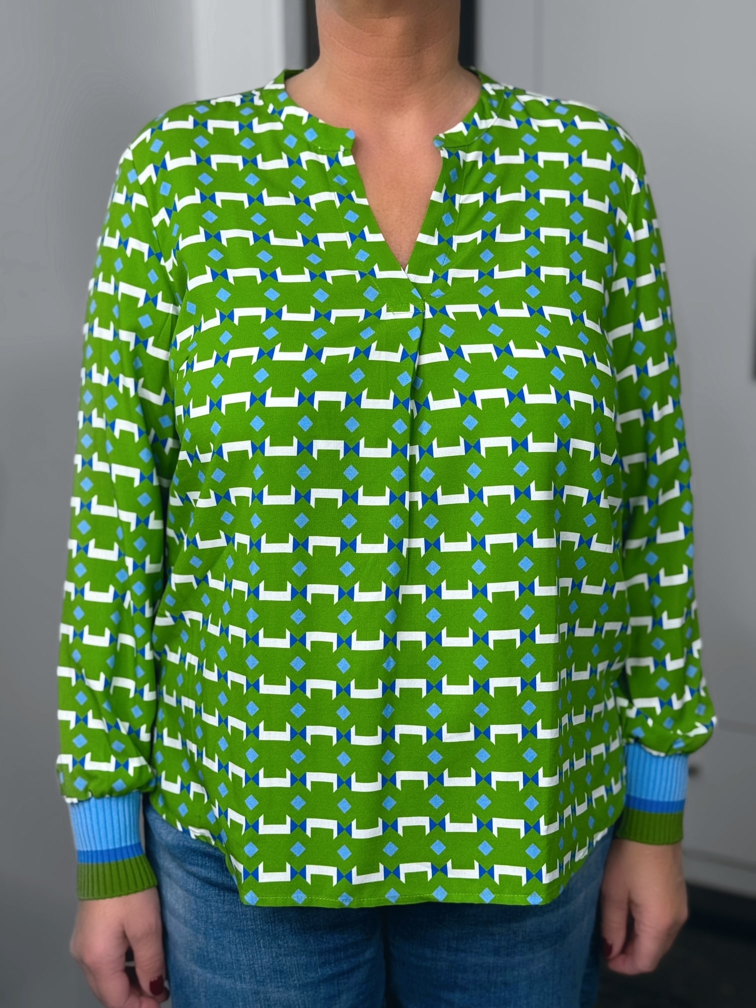 Emily van den Bergh-Bluse-8853-154520-590-8-min Emily van den Bergh Bluse Mosaic in grün – Ansicht 9