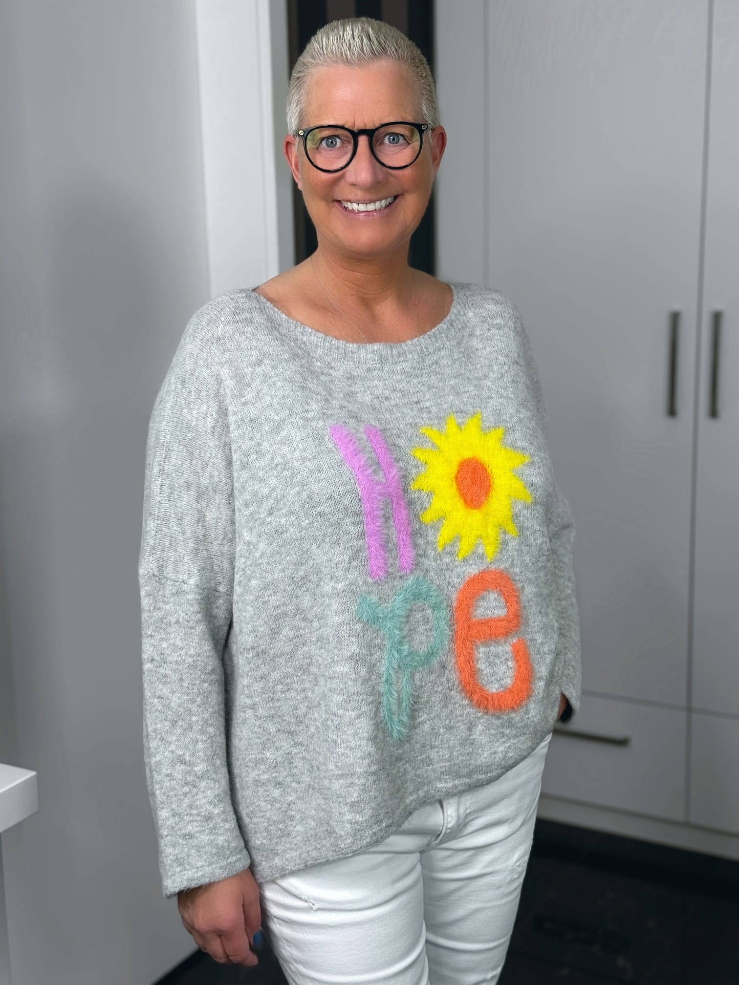 Emily van den Bergh-Pulli-Hope-grau-2 markenfest Pullover Hope in grau – Ansicht 2
