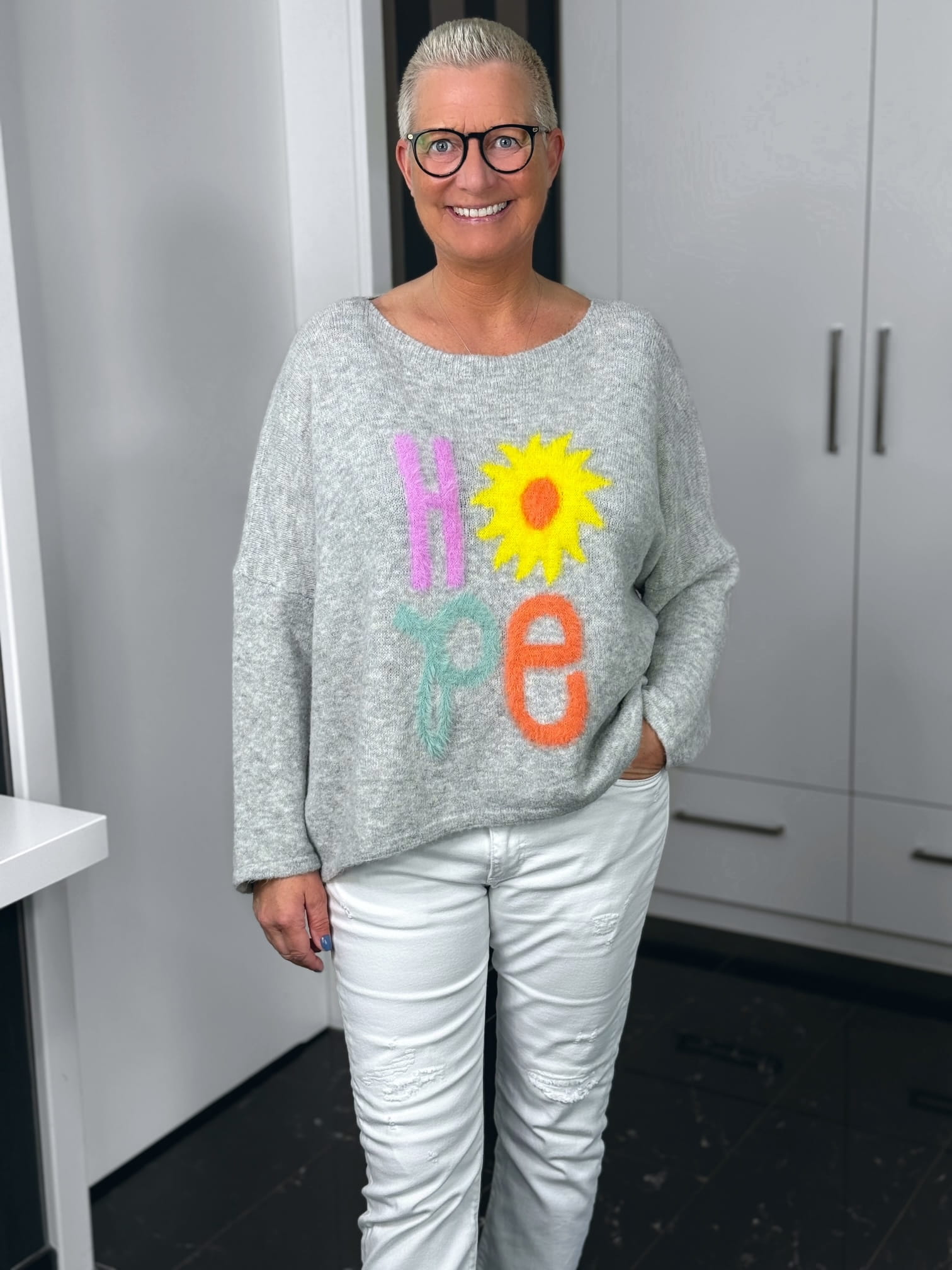 Emily van den Bergh-Pulli-Hope-grau-3 markenfest Pullover Hope in grau – Ansicht 3