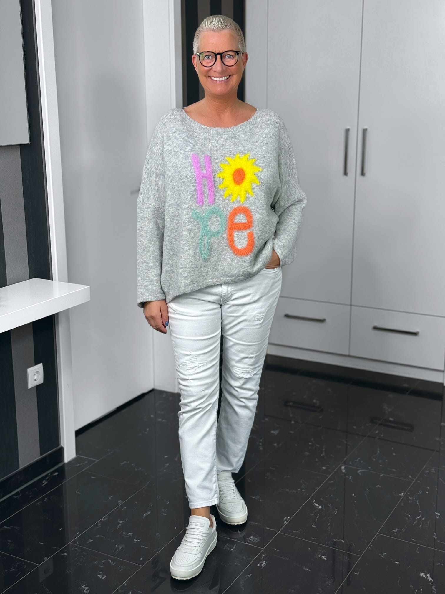 Emily van den Bergh-Pulli-Hope-grau-4 markenfest Pullover Hope in grau – Ansicht 4