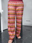 Bunte Zickzack-Hose mit weitem Bein