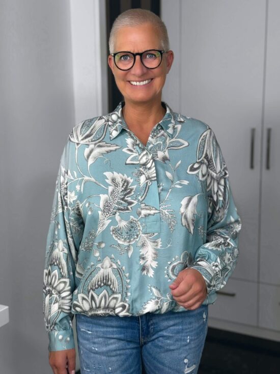 Emily van den Bergh Bluse Silver Flowers in eisblau-grau