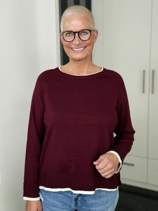 Feinstrickpullover Bordeaux Chic in burgunder-creme – Vorderansicht