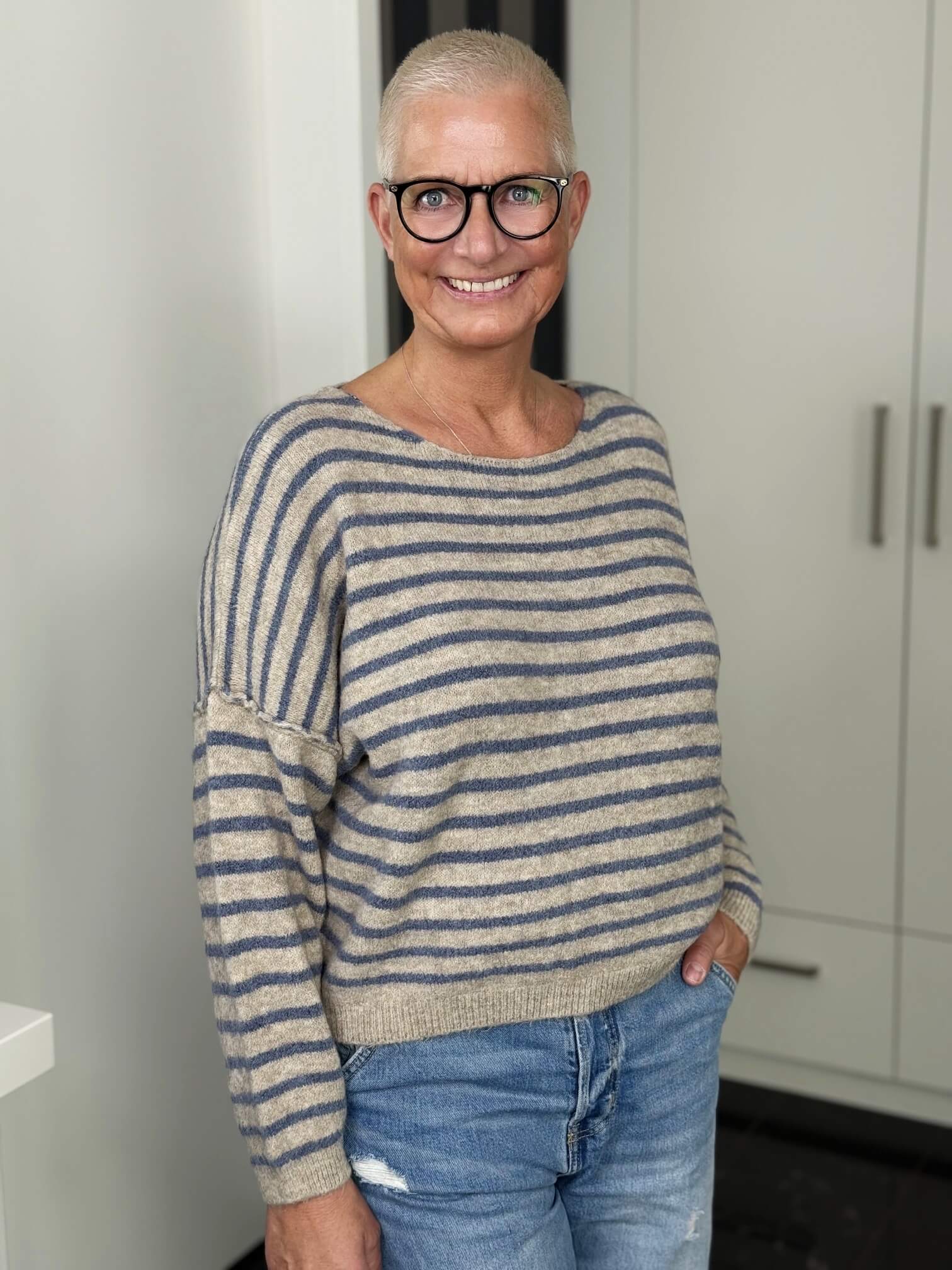markenfest-Pullover-6-2 Ringelpullover in stone-taubenblau – Ansicht 2