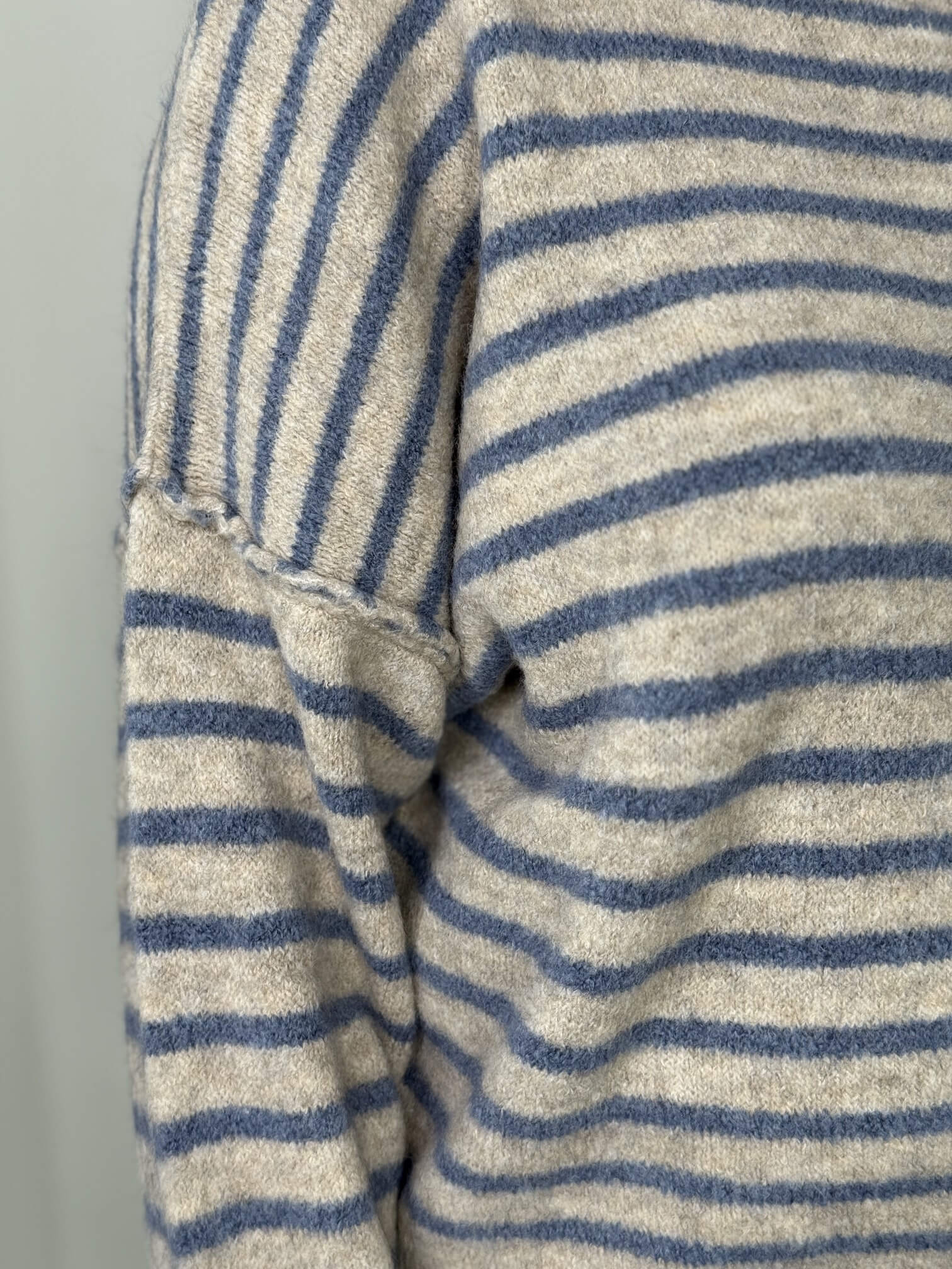 markenfest-Pullover-6-6 Ringelpullover in stone-taubenblau – Ansicht 6