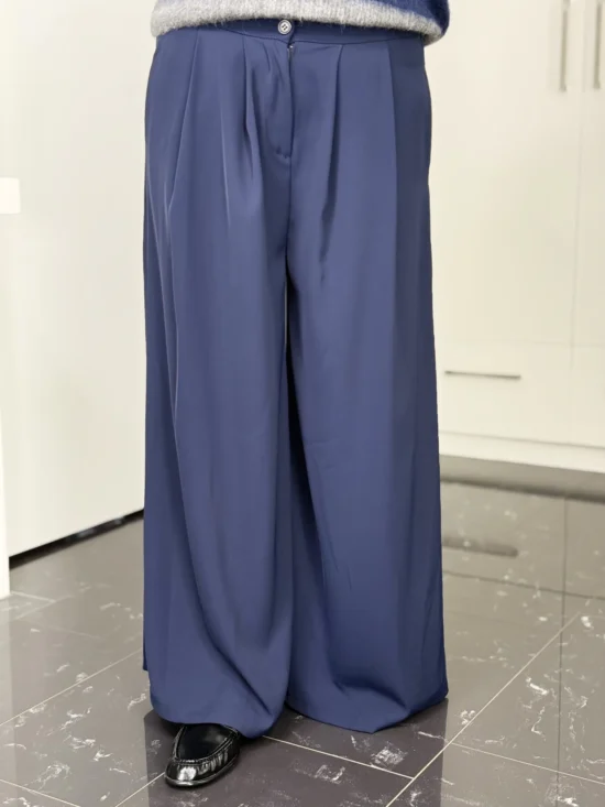 Marlenehose Easy Chic in navy – Vorderansicht