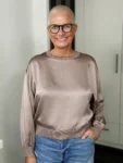 Satinshirt Silky Glow in taupe – Vorderansicht
