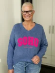 Strickpullover SOHO New York in jeansblau-pink – Vorderansicht