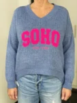 Strickpullover SOHO New York jeansblau-pink – Vorderansicht