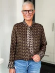 Emily van den Bergh Bluse Geo Chic in braun-taupe, Vorderansicht