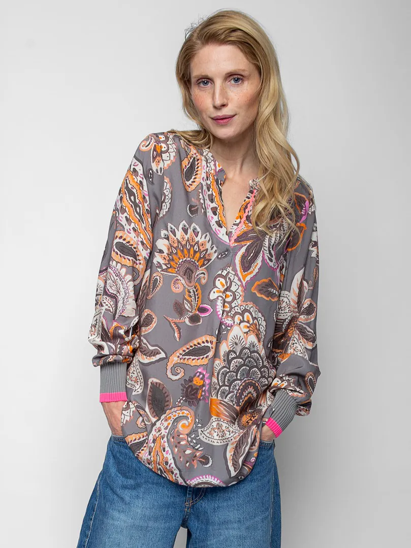 Emily van den Bergh Shirtbluse Paisley Glow in taupe-multicolour, Vorderansicht Emily van den Bergh Shirtbluse Paisley Glow in taupe-multicolour, Vorderansicht