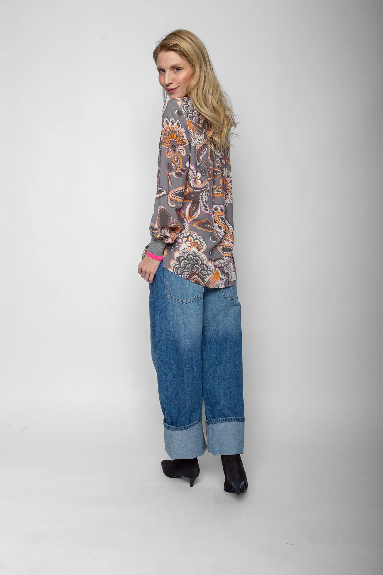 Emily van den Bergh Shirtbluse Paisley Glow in taupe-multicolour, Rückansicht Emily van den Bergh Shirtbluse Paisley Glow in taupe-multicolour, Rückansicht